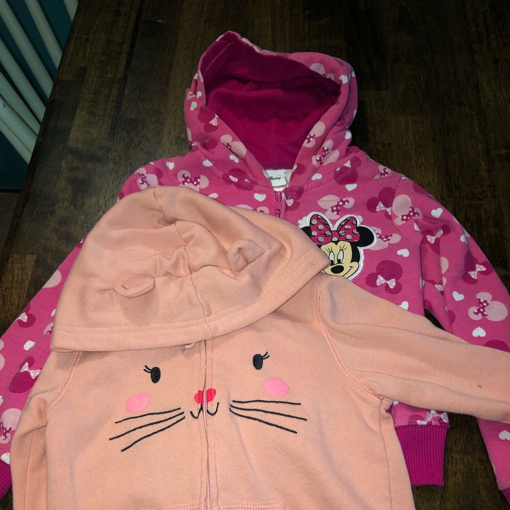 2 hooded sweatshirts